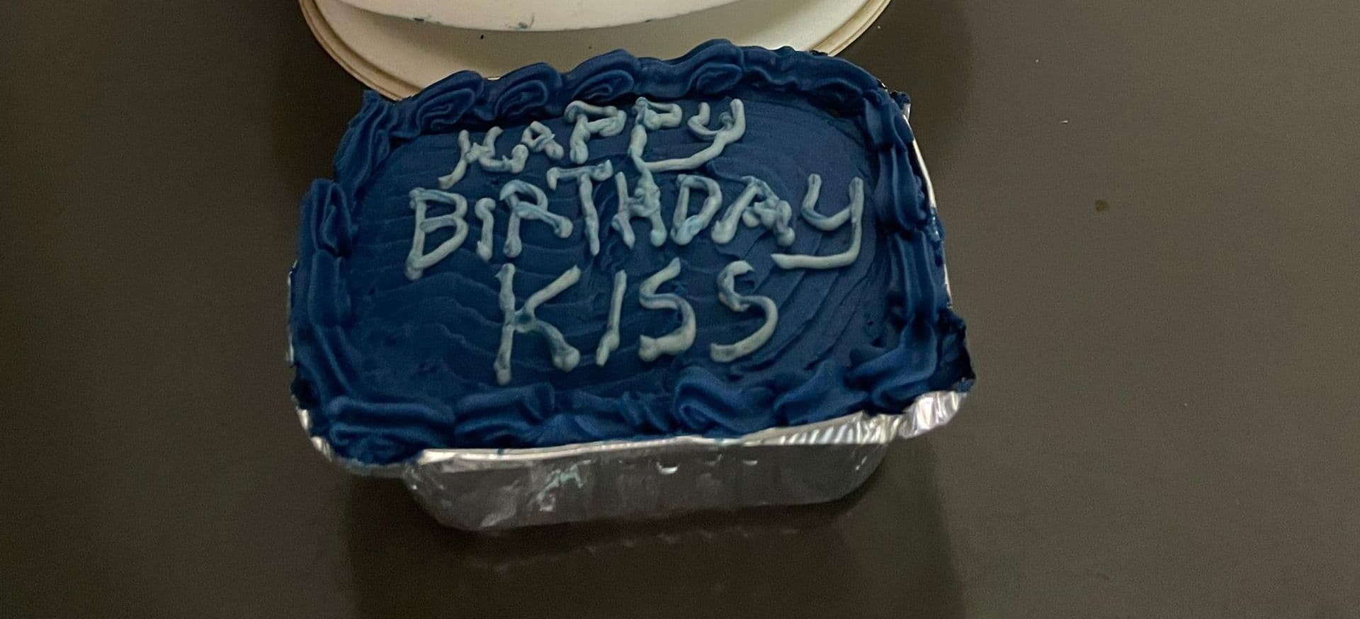 Frosted foil cakes