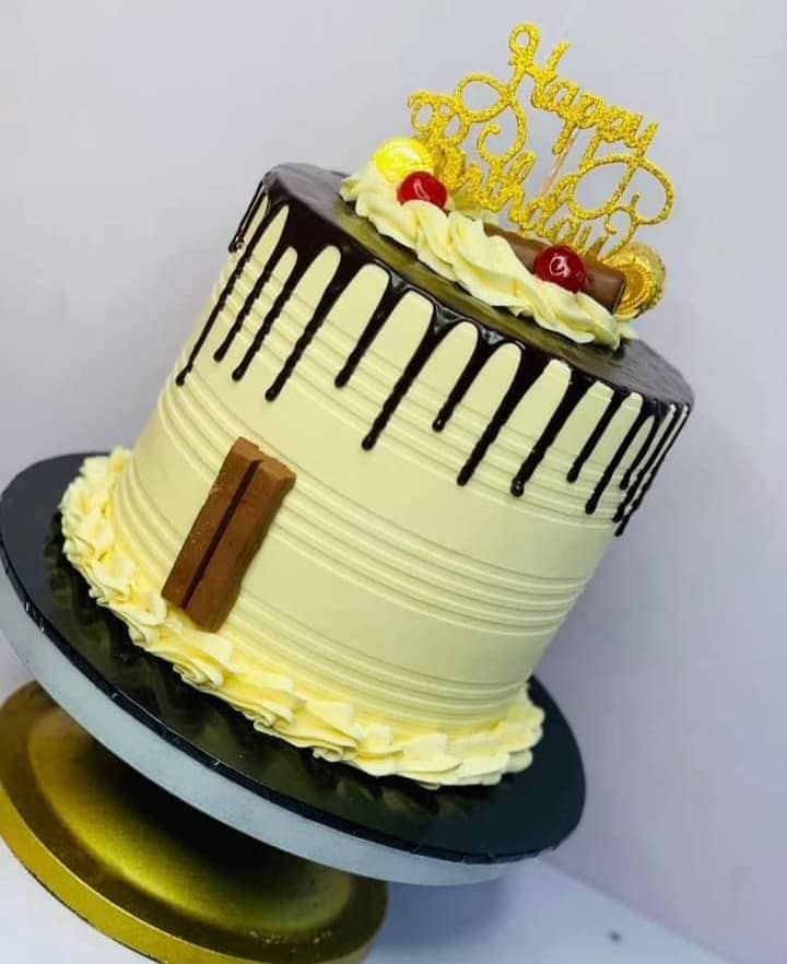 8 inches frosted cake